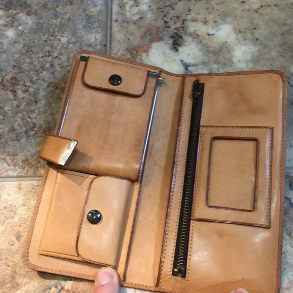 Beautifully Floral Tooled Vintaged Leather Wallet - Picture 4 of 13